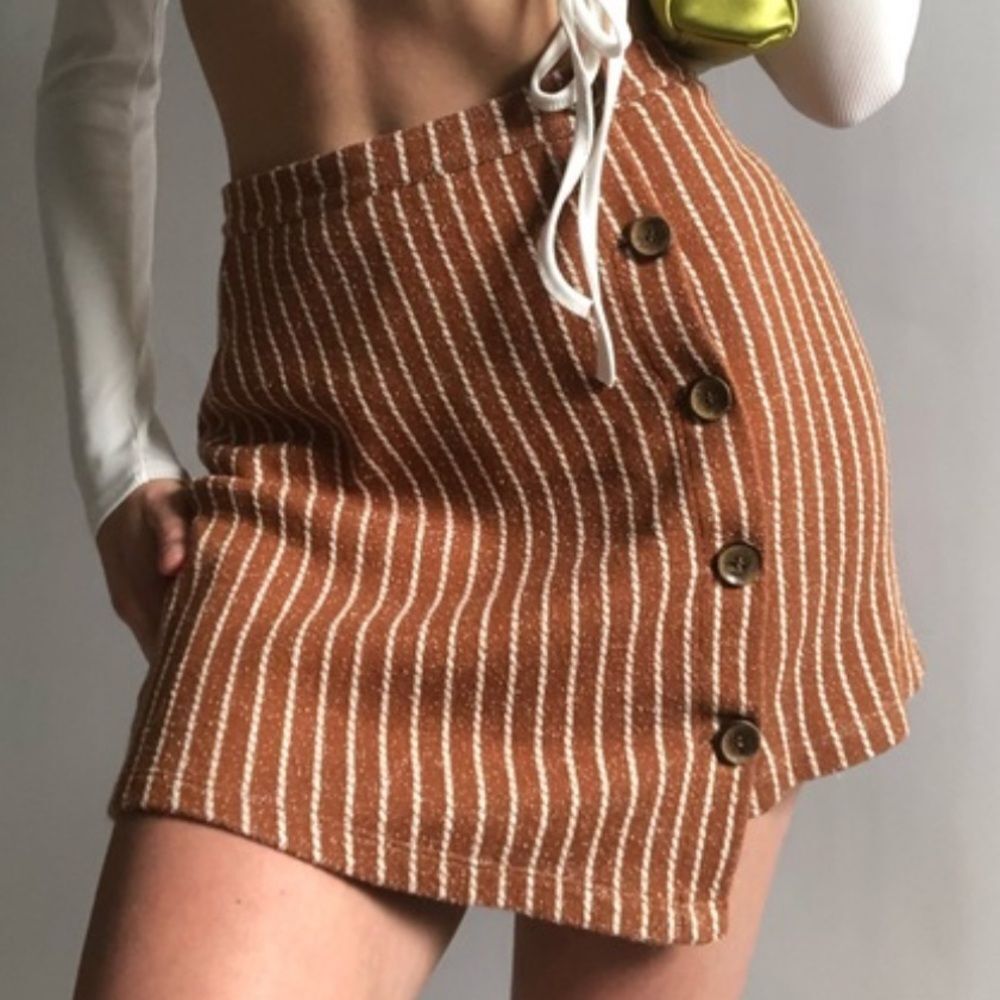 NWT Urban Outfitters Size M Brown and White Pinstriped asymmetrical mini skirt
